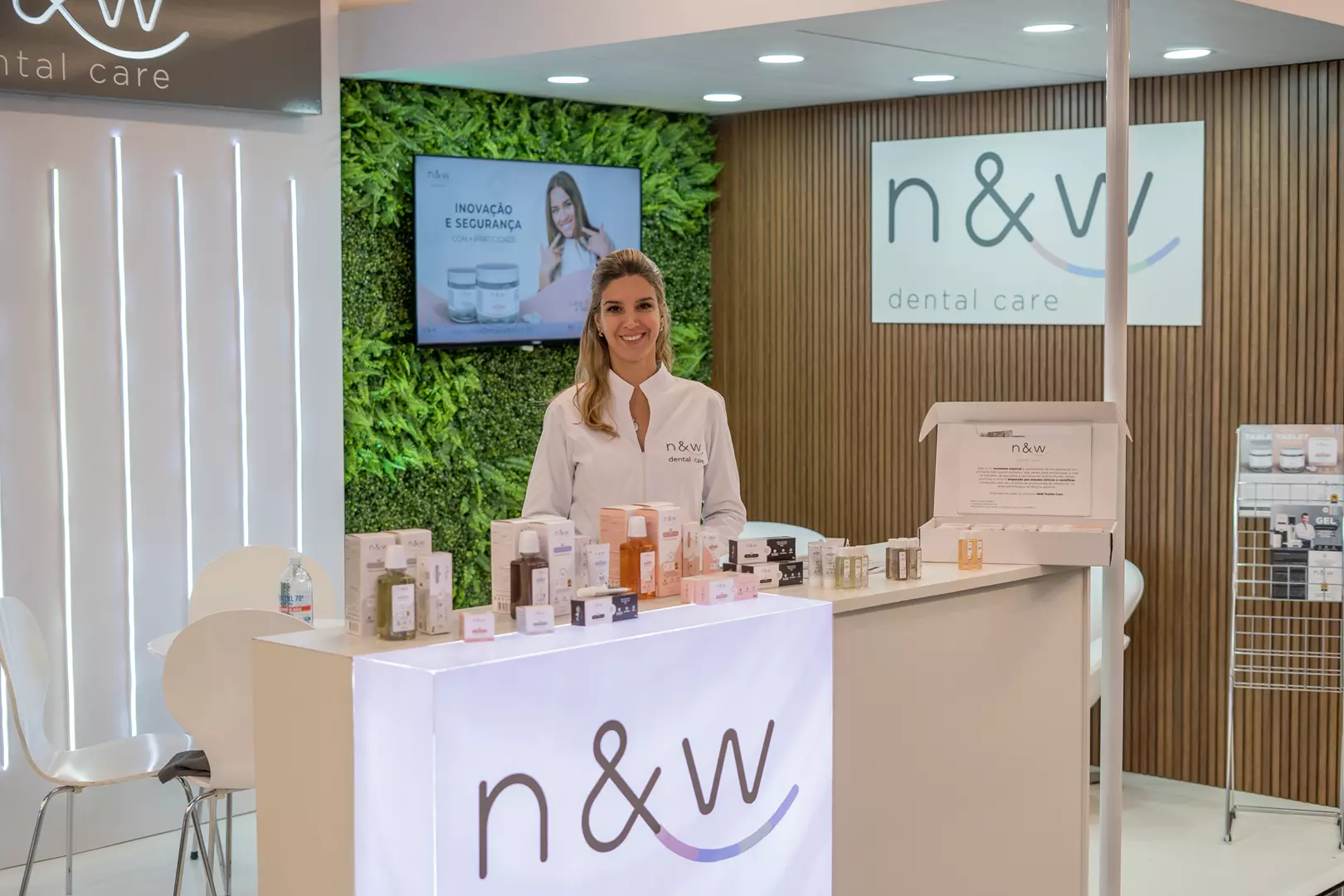 N&W Dental Care orienta sobre cuidados com lentes de contato dental